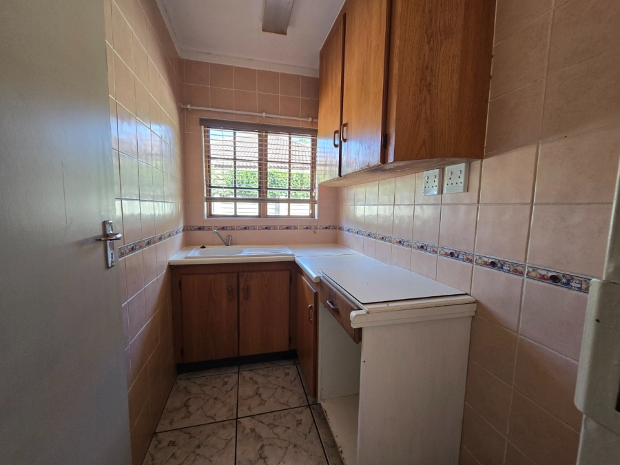 6 Bedroom Property for Sale in Mooivallei Park North West